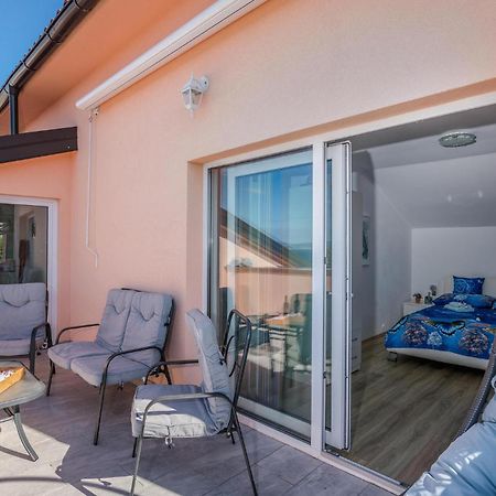 Nice Apartment In Stara Baska With Kitchen エクステリア 写真