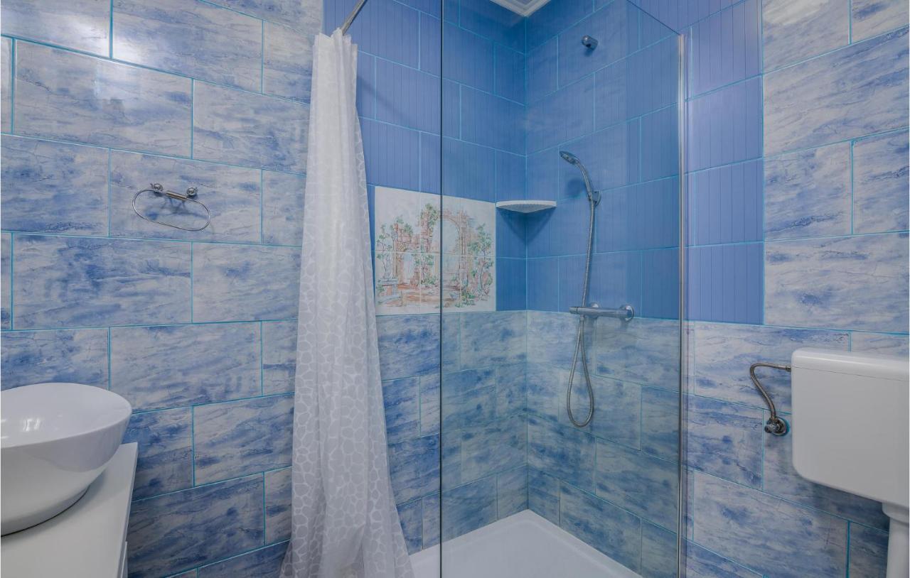 Nice Apartment In Stara Baska With Kitchen エクステリア 写真