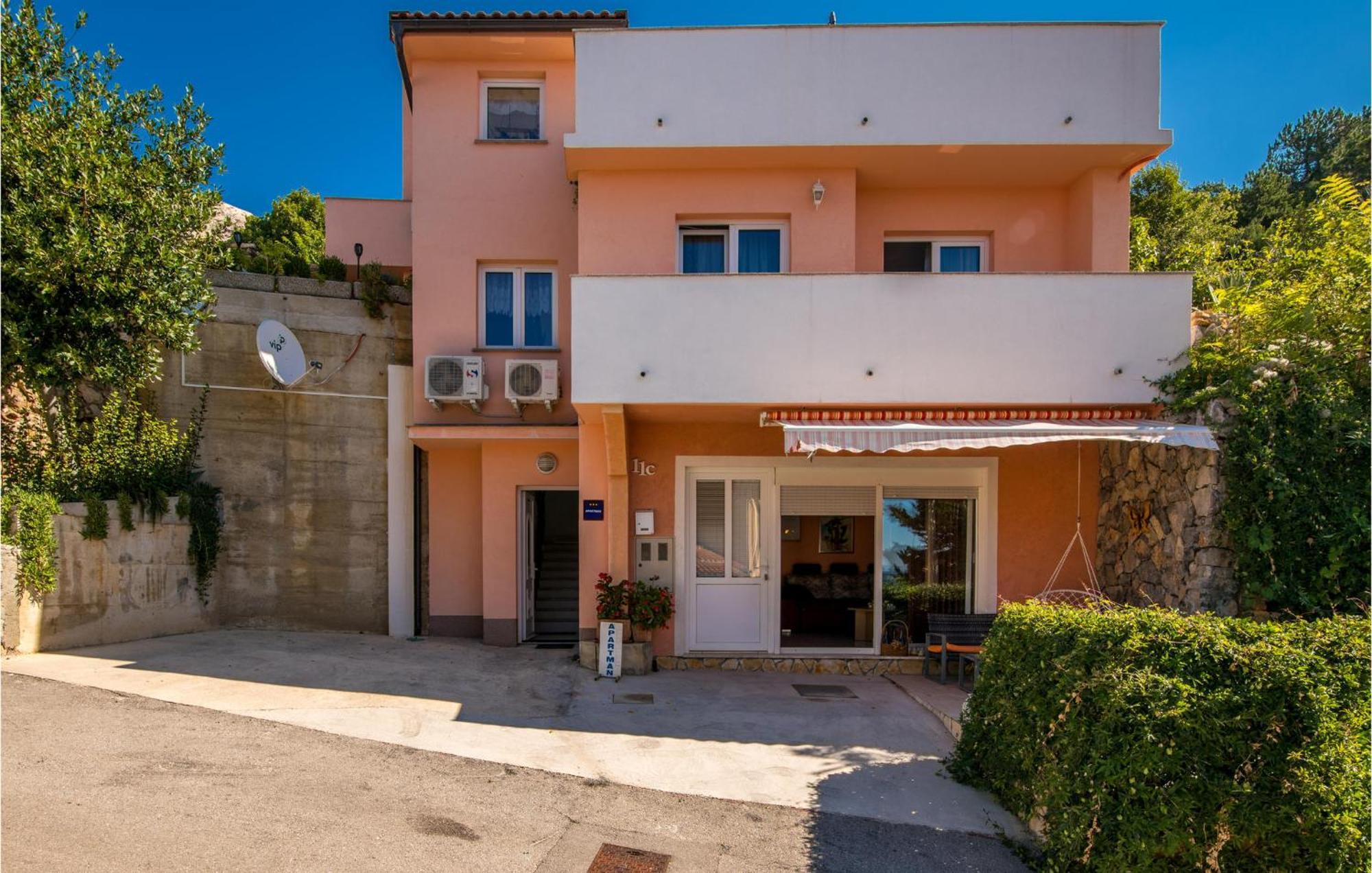 Nice Apartment In Stara Baska With Kitchen エクステリア 写真