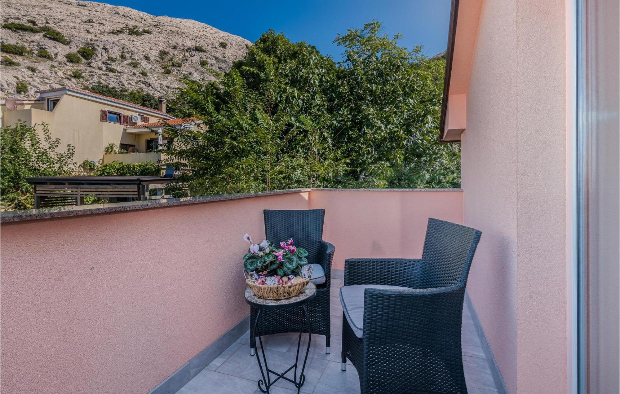 Nice Apartment In Stara Baska With Kitchen エクステリア 写真